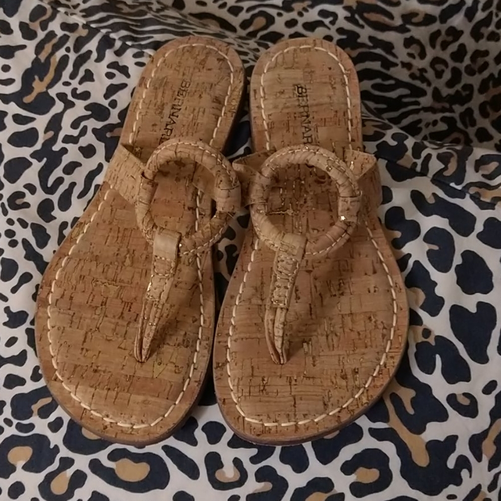 Bernardo thong sandals